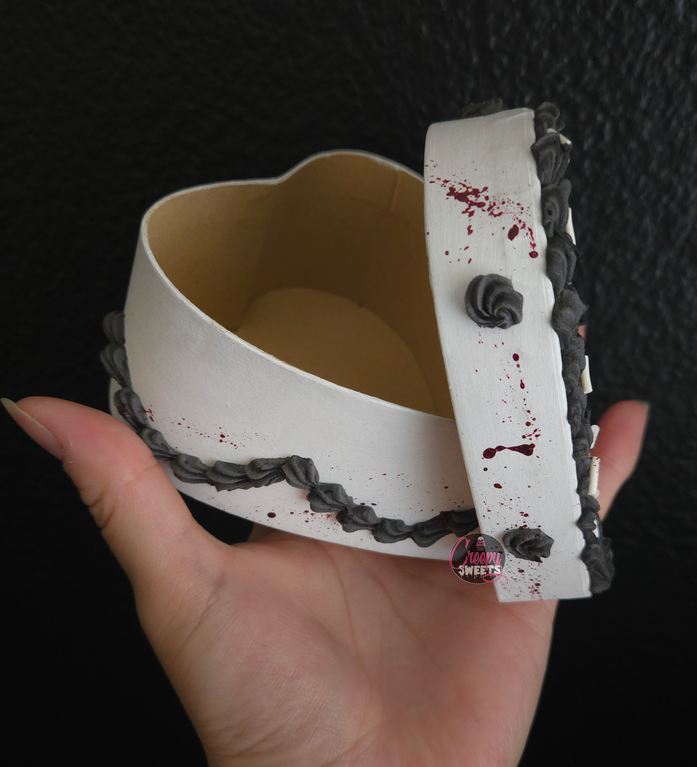 Fake Cake Box - Ghosty